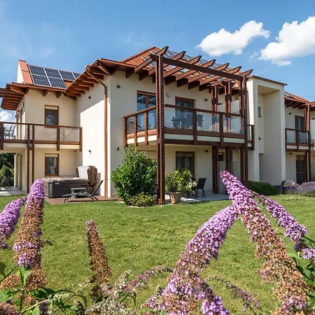 Aranymandula 公寓 *